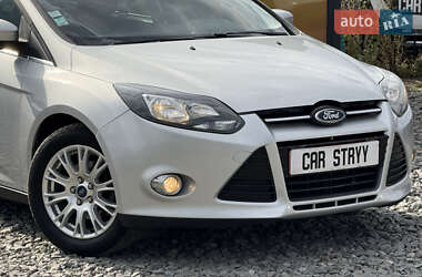 Хэтчбек Ford Focus 2011 в 