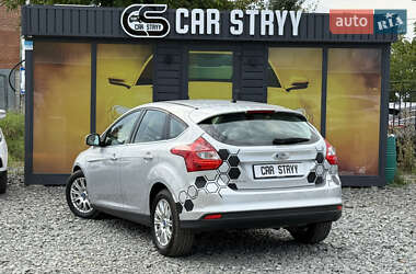 Хэтчбек Ford Focus 2011 в 