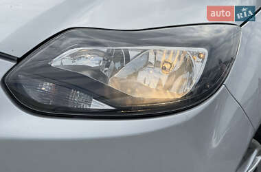 Хэтчбек Ford Focus 2011 в 