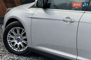 Хэтчбек Ford Focus 2011 в 