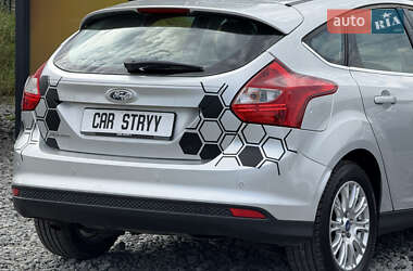 Хэтчбек Ford Focus 2011 в 