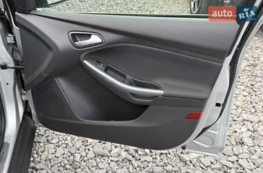 Хэтчбек Ford Focus 2011 в 