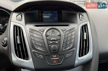 Хэтчбек Ford Focus 2011 в 
