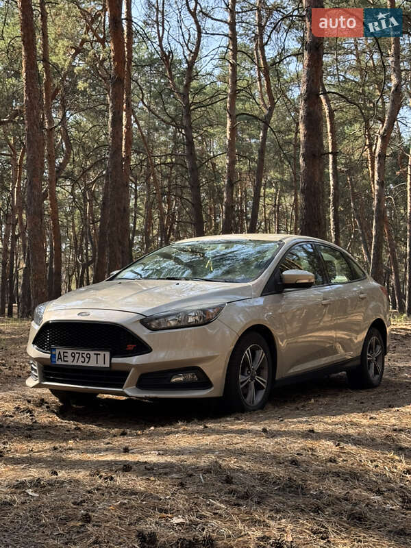 Седан Ford Focus 2017 в Днепре