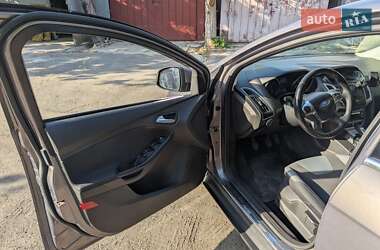 Хэтчбек Ford Focus 2013 в 