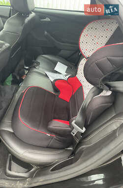 Хэтчбек Ford Focus 2013 в 