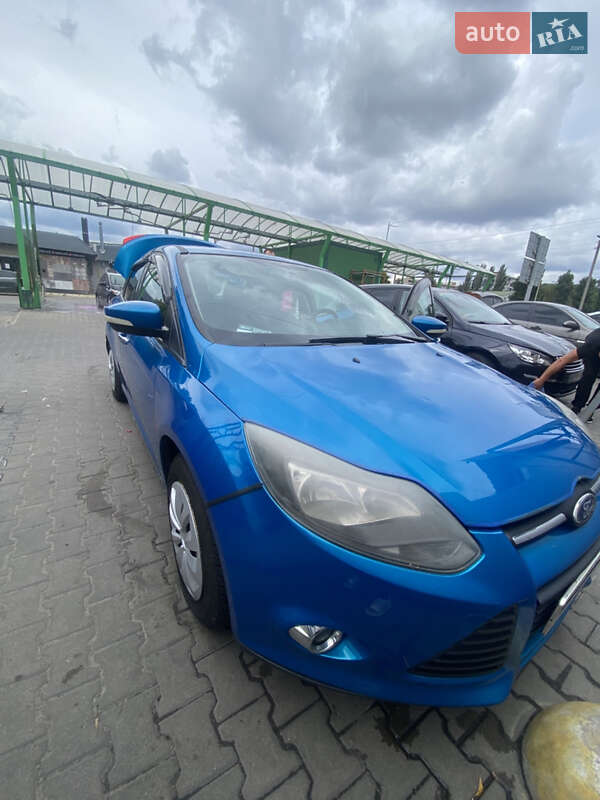 Седан Ford Focus 2013 в Києві фото 5 Седан Ford Focus 2013 в Києві