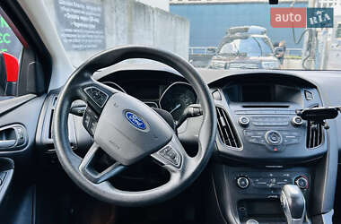 Хэтчбек Ford Focus 2015 в 