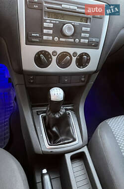 Хэтчбек Ford Focus 2006 в 