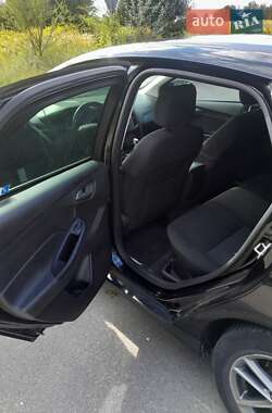 Хэтчбек Ford Focus 2015 в 