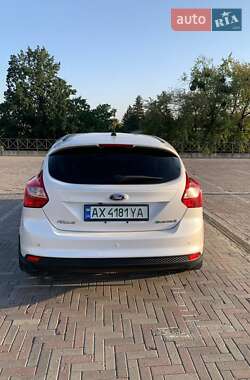 Хэтчбек Ford Focus 2013 в 