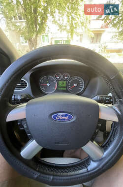 Седан Ford Focus 2005 в 