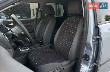 Хэтчбек Ford Focus 2005 в 