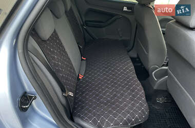 Хэтчбек Ford Focus 2005 в 