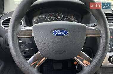 Хэтчбек Ford Focus 2005 в 