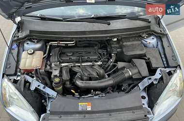 Хэтчбек Ford Focus 2005 в 