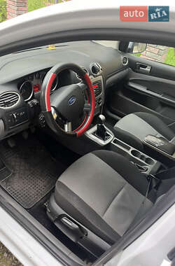 Хэтчбек Ford Focus 2010 в 