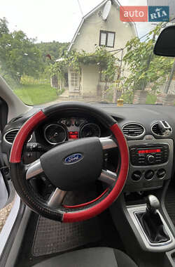Хэтчбек Ford Focus 2010 в 