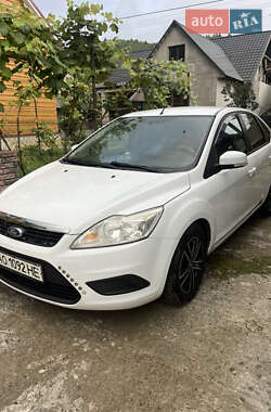 Хэтчбек Ford Focus 2010 в 