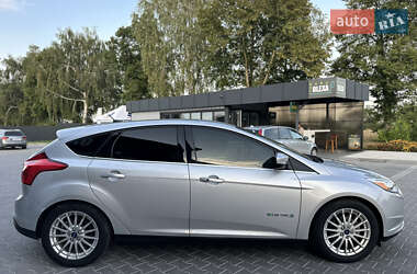 Хэтчбек Ford Focus 2014 в 