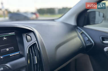 Хэтчбек Ford Focus 2014 в 
