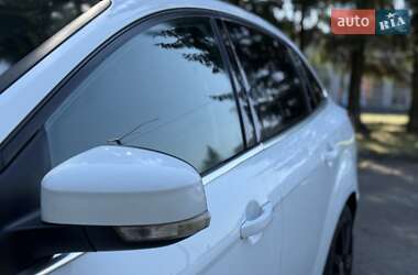 Седан Ford Focus 2011 в 