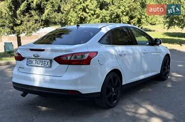Седан Ford Focus 2011 в 