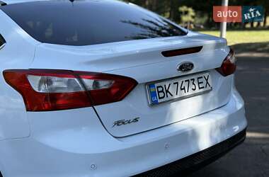 Седан Ford Focus 2011 в 