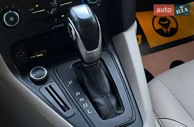 Седан Ford Focus 2015 в 
