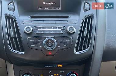Седан Ford Focus 2015 в 