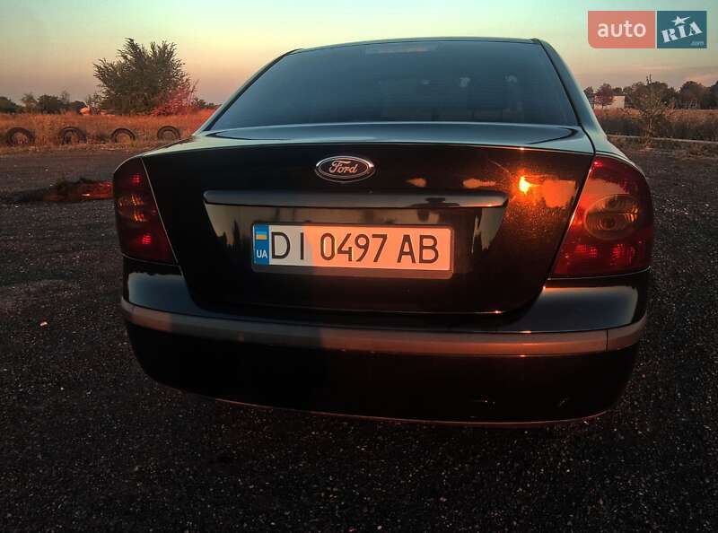 Седан Ford Focus 2006 в Краснограде