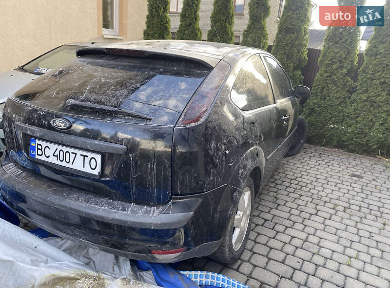 Хэтчбек Ford Focus 2005 в 