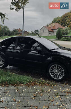 Хэтчбек Ford Focus 2005 в 