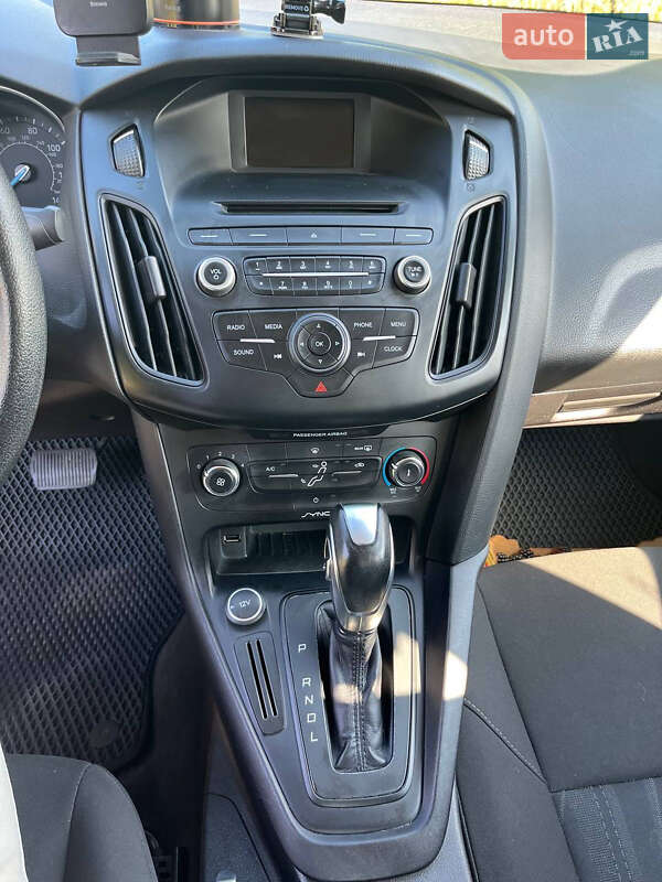 Седан Ford Focus 2015 в Киеве фото 5 Седан Ford Focus 2015 в Киеве