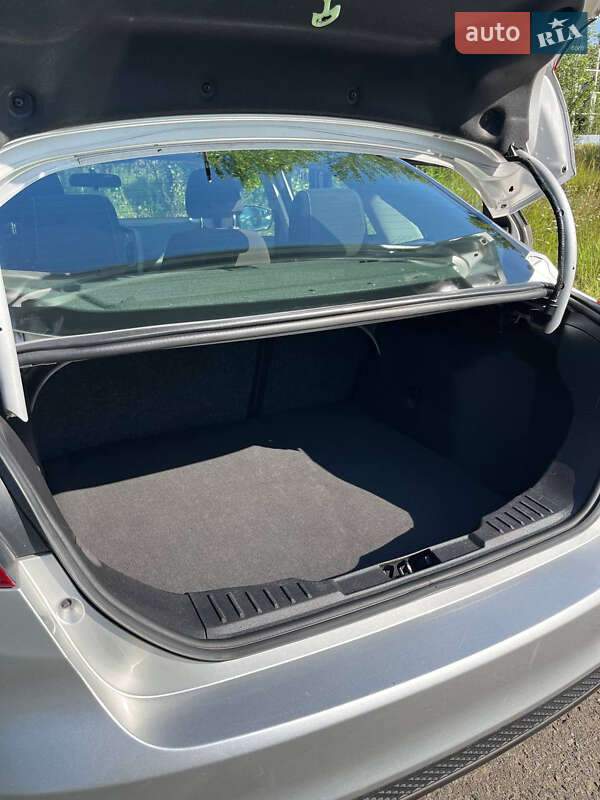 Седан Ford Focus 2015 в Киеве фото 9 Седан Ford Focus 2015 в Киеве