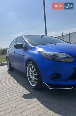 Хэтчбек Ford Focus 2013 в 