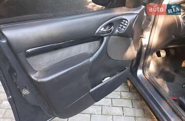 Седан Ford Focus 2004 в 
