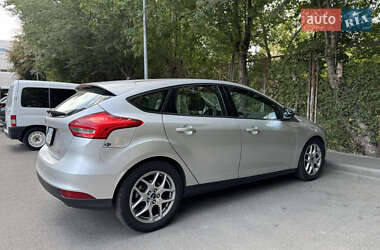 Хэтчбек Ford Focus 2015 в 