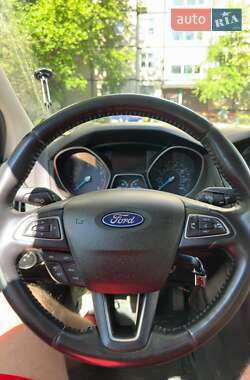 Хэтчбек Ford Focus 2015 в 