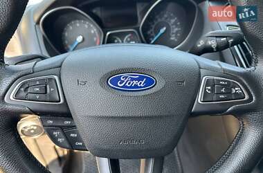Седан Ford Focus 2015 в 