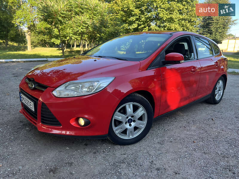 Хэтчбек Ford Focus 2012 в 