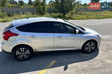 Хэтчбек Ford Focus 2011 в 