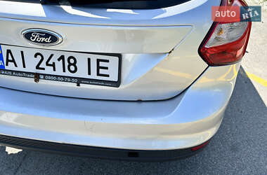 Хэтчбек Ford Focus 2011 в 
