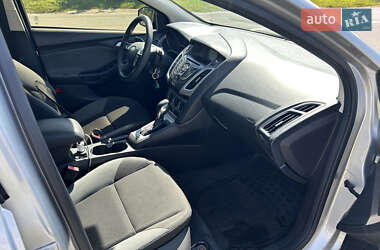 Хэтчбек Ford Focus 2011 в 