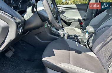 Хэтчбек Ford Focus 2011 в 