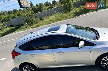 Хэтчбек Ford Focus 2011 в 