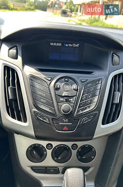 Хэтчбек Ford Focus 2011 в 