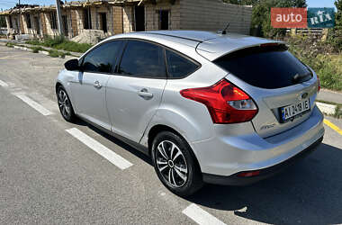 Хэтчбек Ford Focus 2011 в 
