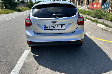 Хэтчбек Ford Focus 2011 в 