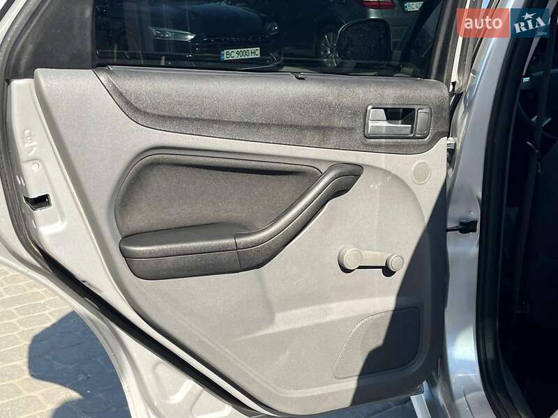 Хэтчбек Ford Focus 2010 в Львове фото 26 Хэтчбек Ford Focus 2010 в Львове
